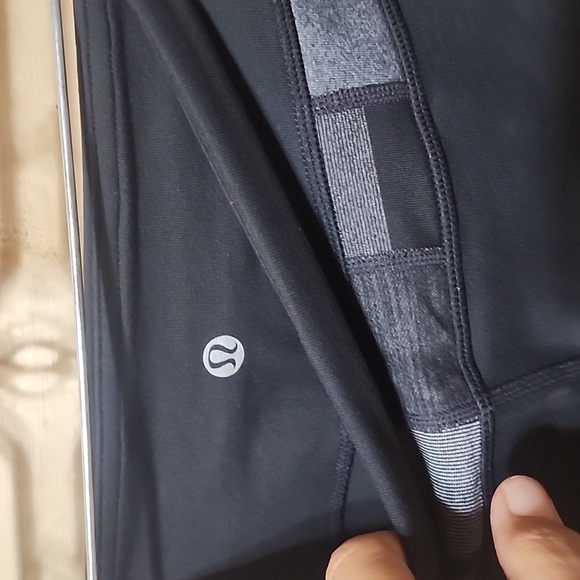 Lululemon Groove Crop Reversible Leggings  size 4 - Picture 4 of 7